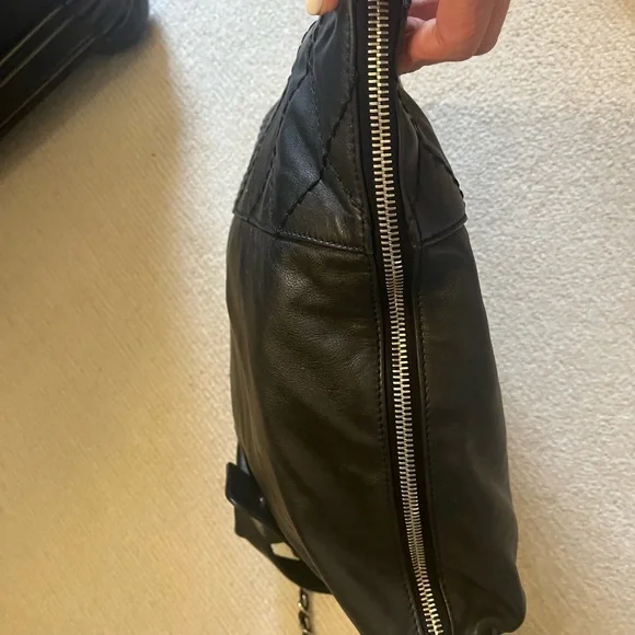 CHANEL Black Leather Shoulder Tote with Chain-Detail Strap - Picture 4 of 5